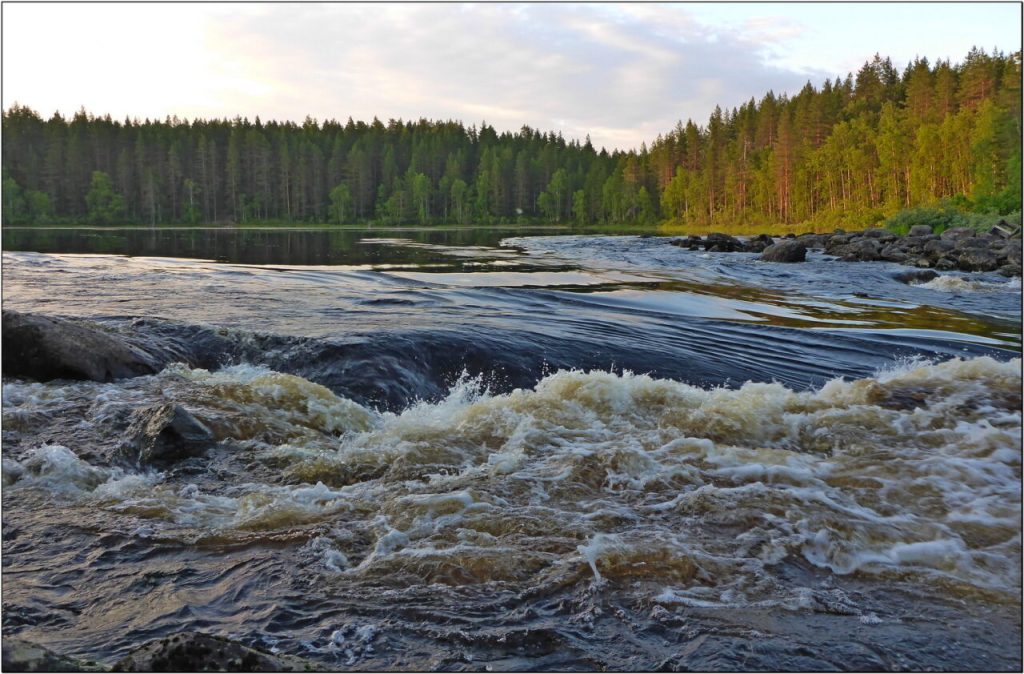 Yksi varmimmista kesän airueista lienee jokakeväinen koskikohteiden luvanmyynnin alkaminen