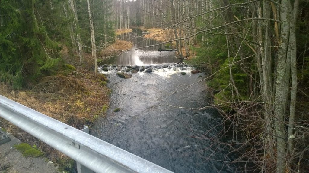 Seestaanjoen ylempi pato ennen kunnostusta